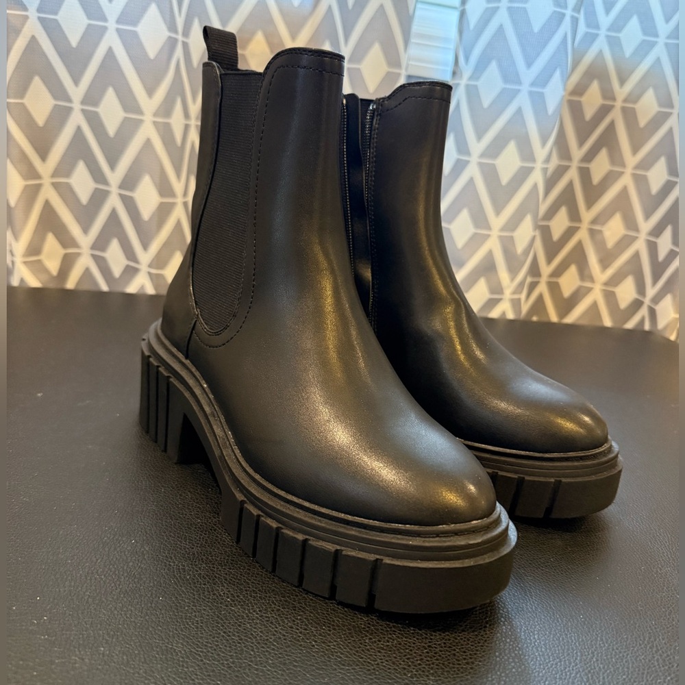 Women's Sterling Chunky Chelsea
Boots - Wild Fable (NWOT)